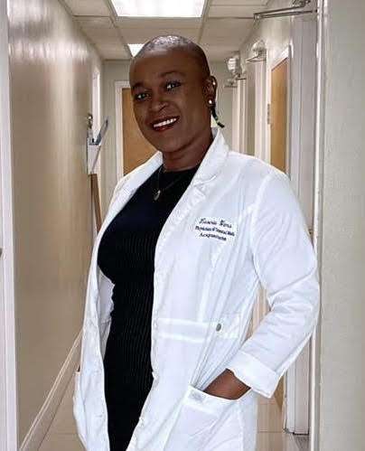Dr Leonie